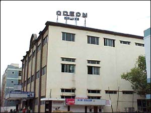 http://www.fullhyderabad.com/images/profiles/cinema_halls_odeon_deluxe.jpg