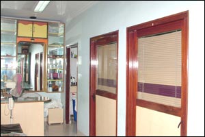 The Mirror Beauty Parlor