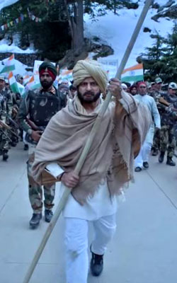 PM Narendra Modi (hindi) - show timings, theatres list